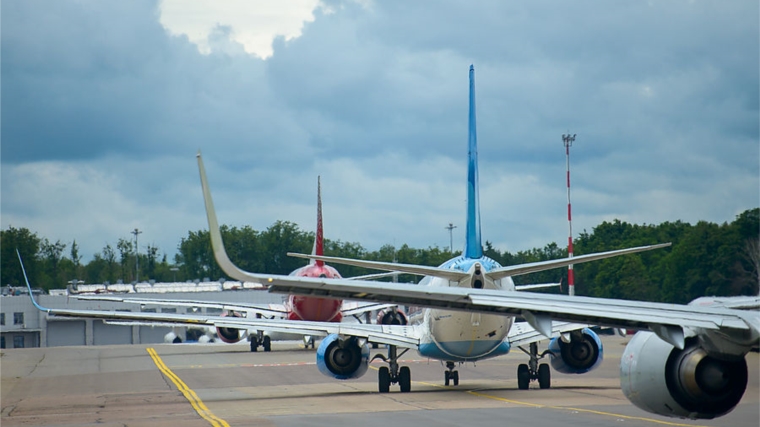 Минтранс хочет избавить авиакомпании от "лишних" сборов